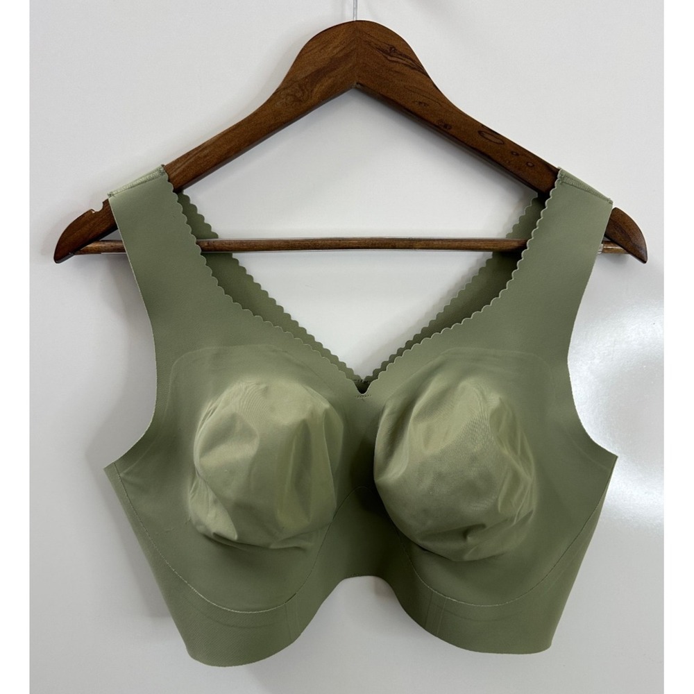Evelyn & Bobbie Evelyn Deep V-Neck Seamless Wirefree Bra Pullover Matcha Green - Picture 2 of 13